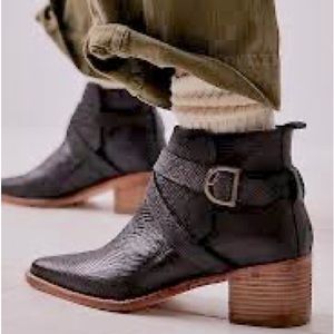 Kelsi Dagger Brooklyn Women's Jordana Distressed Leather Bootie Boots